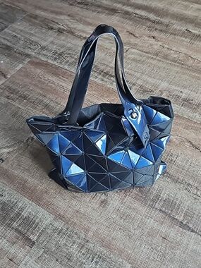 Issey Miyake - Baobao Prism Geometric Tote
